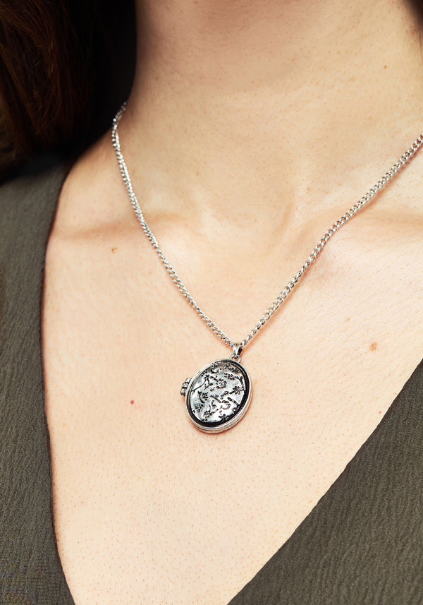 Cerelia Etched Locket Necklace